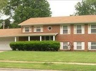 2285 Thunderbird Ave, Florissant, MO 63033