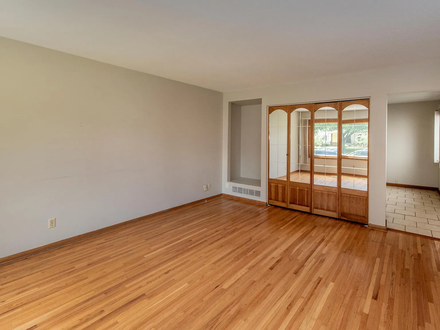 2085 Randolph Ave — Photo 3