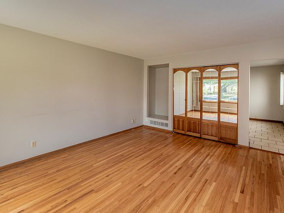 3rd image of 2087 Randolph Ave