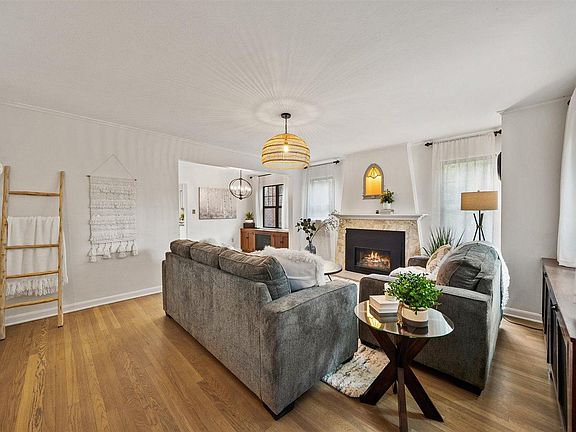 4th image of 2608 S Grand Blvd
