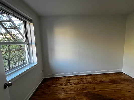 Rented by Salon Realty Corp | media 3