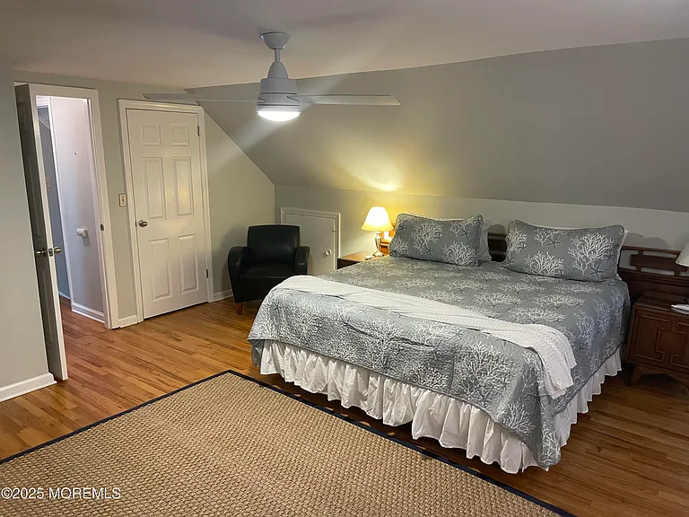 300 4th Ave — Photo 38