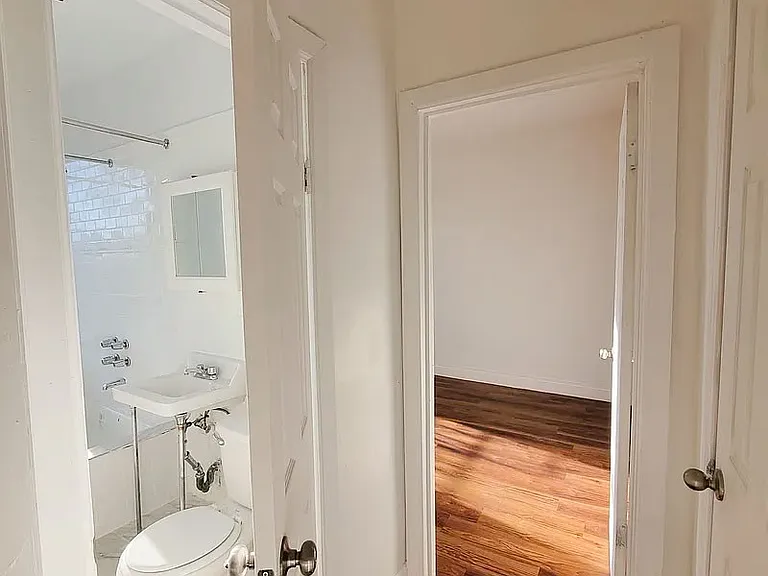 622 E 235th St #2A — Photo 3