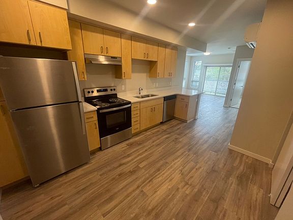 4th image of 2960 Willamette St #307
