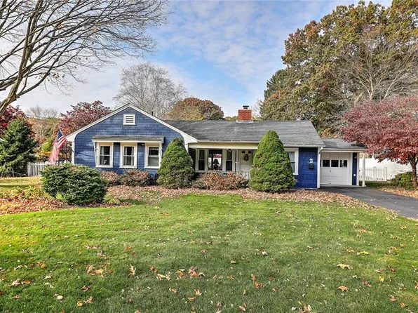 2 Daisy Dr, Riverside, RI 02915