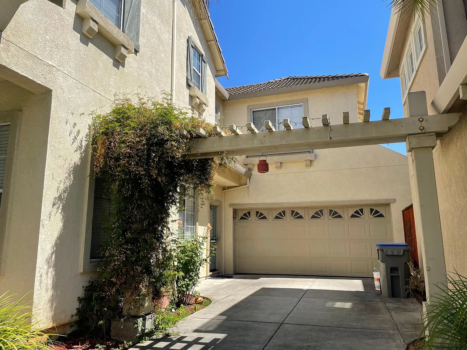 3 bed, 2.5 bath, 1864 sqft, $4,650 — Photo 3