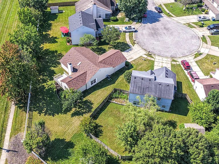 3933 Bergamot Ct — Photo 32