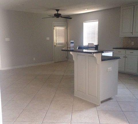 Kitchen with Breakfast Bar