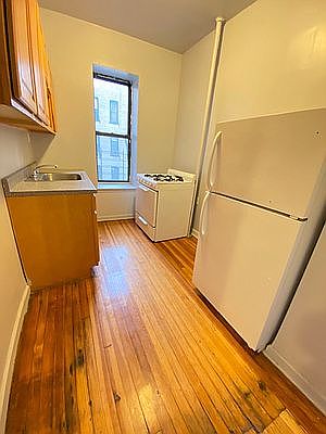 5th image of 969 Carroll St APT B1