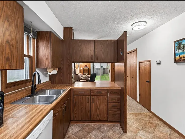 852 Woodgate Dr #2 — Photo 7