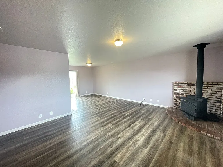 2613 Spring St — Photo 3