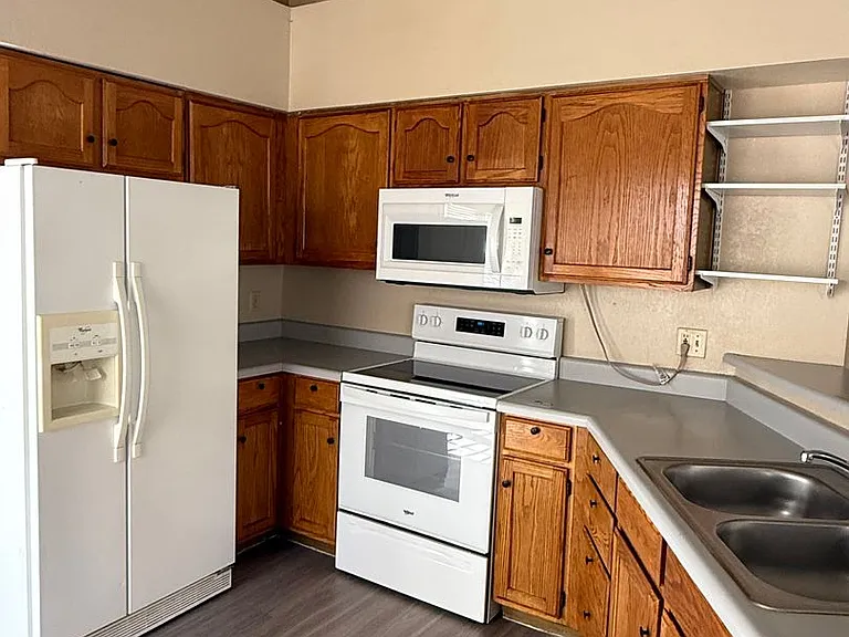 441 S Maple St #10 — Photo 6