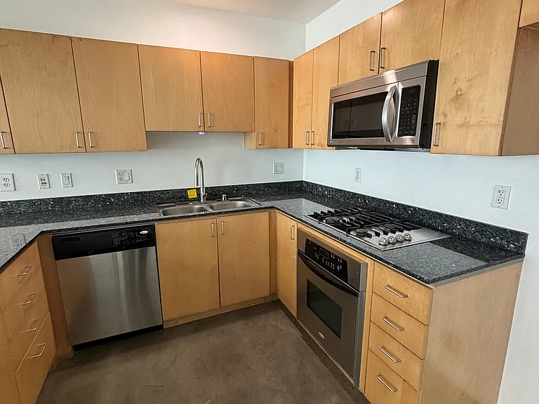 285 W 6th St #104 — Photo 5