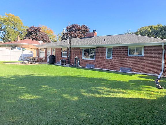 Large Backyard-Family Fun!