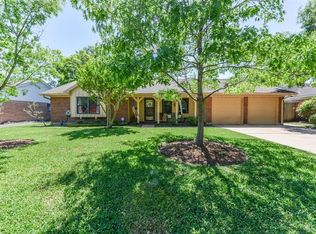 9611 Meadowglen Ln, Houston, TX 77063
