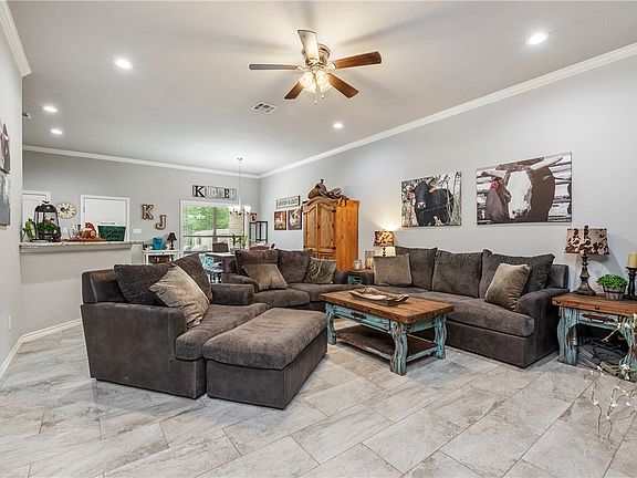 4th image of 4011 Golden Eagle Dr #B