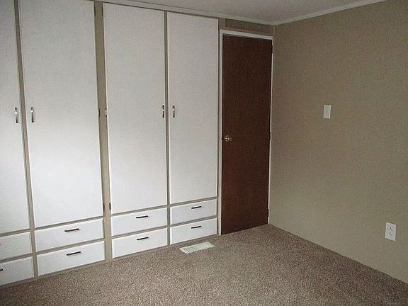 Bedroom 1 has 2 entrances