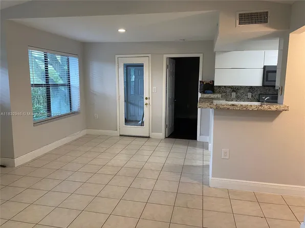 15661 SW 104th Ter APT 3112, Miami, FL 33196