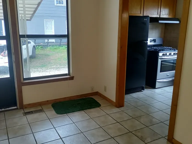 254 N Thompson Ave — Photo 1