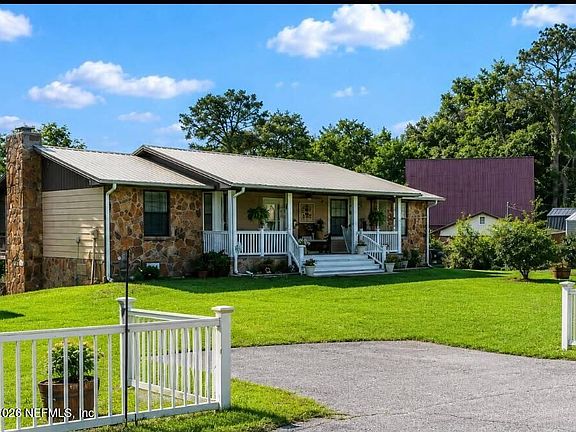 4th image of 233 SE JONATHAN Way