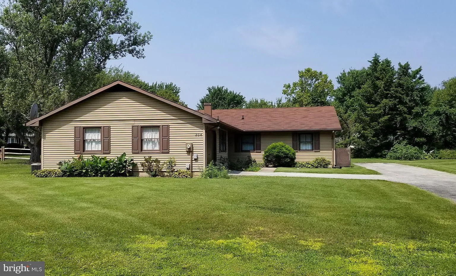 204 Congressional Dr photo 1