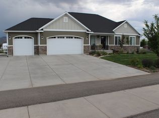 1530 E Smithfield Dr, Eagle Mountain, UT 84005