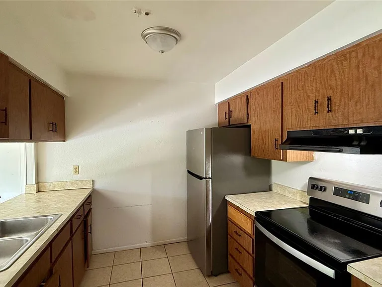 202 Century Blvd #D — Photo 4