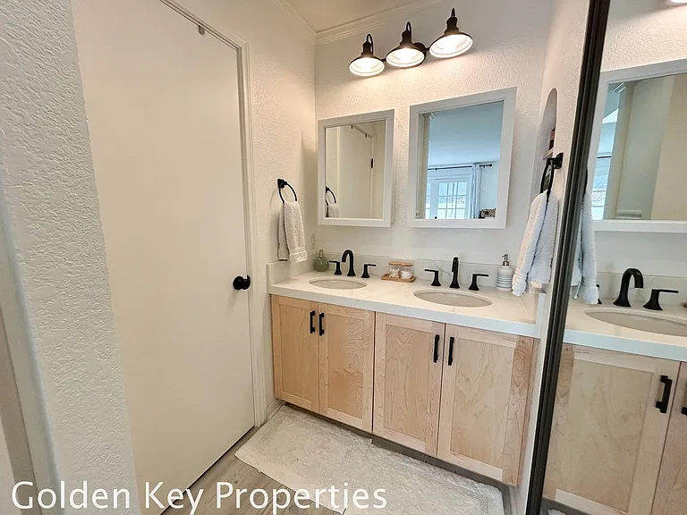 2372 Altisma Way #B — Photo 20