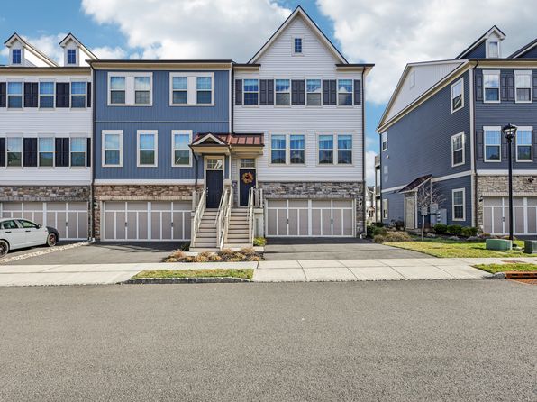 21 Dahlia Dr