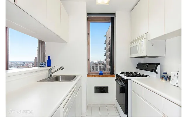 Rented by Douglas Elliman | media 33