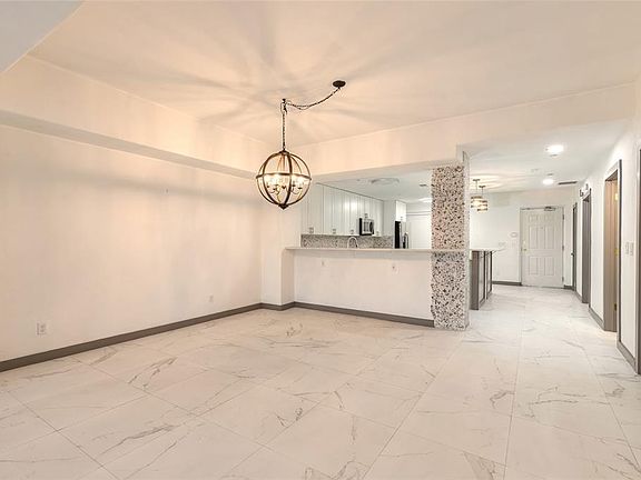 5th image of 424 LUNA BELLA LANE #416C
