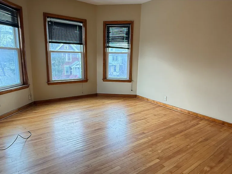 943 Oak St — Photo 10