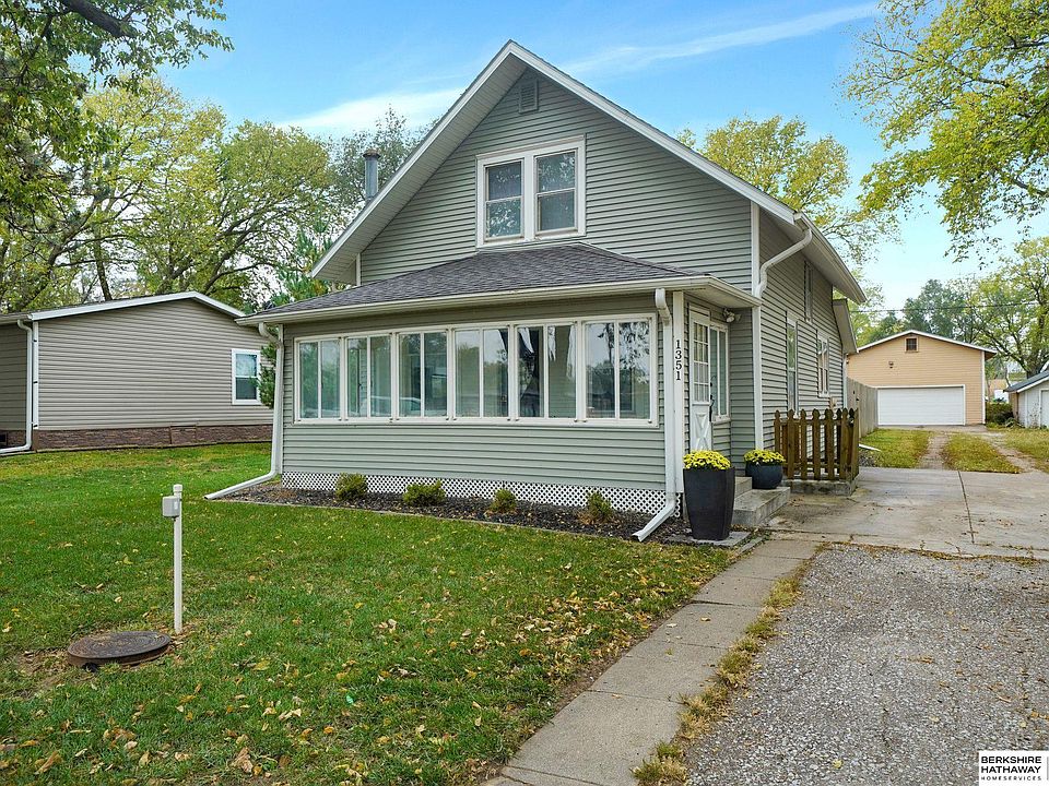 1st image of 1351 S 118th St