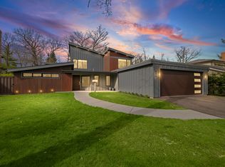 344 E Witchwood Ln, Lake Bluff, IL 60044