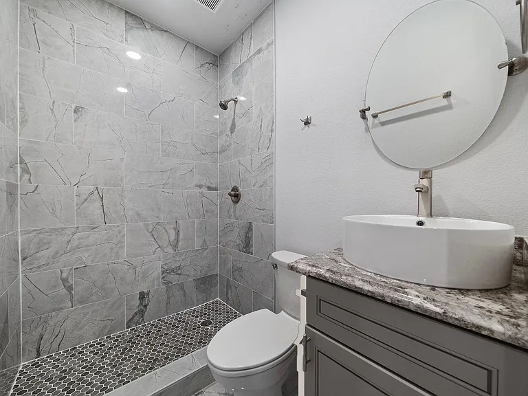 920 Avenue L #E — Photo 6