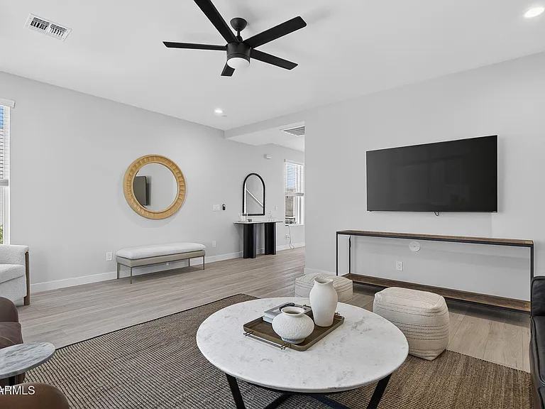 2601 E Clarendon Ave #3 — Photo 14