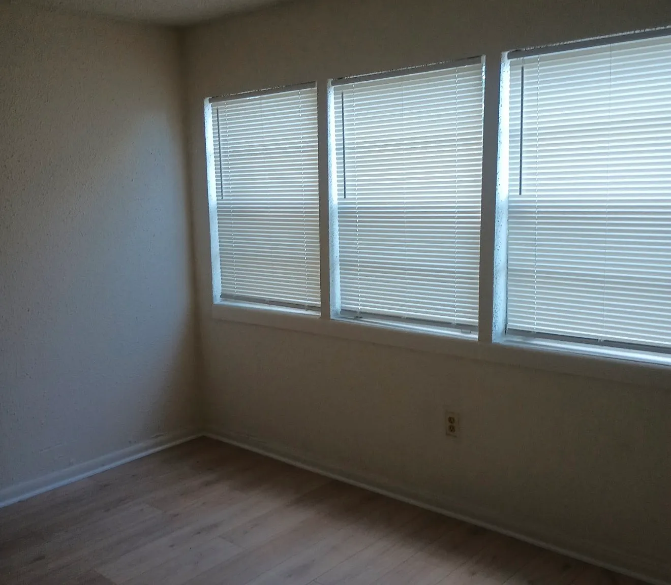 1 bed, 750 sqft, $1,050 — Photo 3