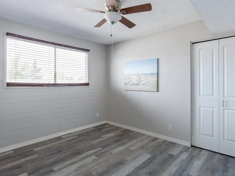 1224 N Palm Ln — Photo 3