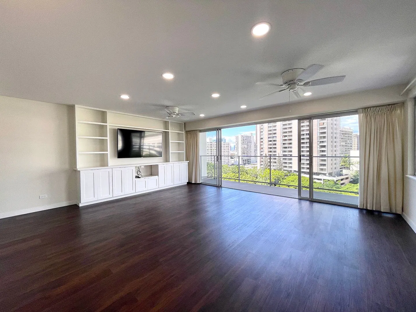 Stunning 2BR/1.5 BA Canal-View Condo Marina Towers, Waikiki | Available Sept 1st, 2025 — Photo 3