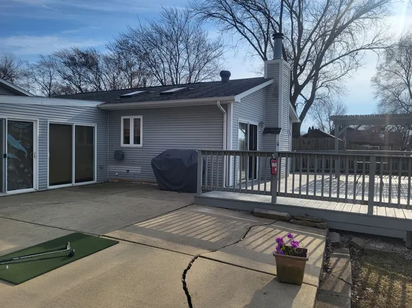 13822 S Croissant Dr, Burnham, IL 60633