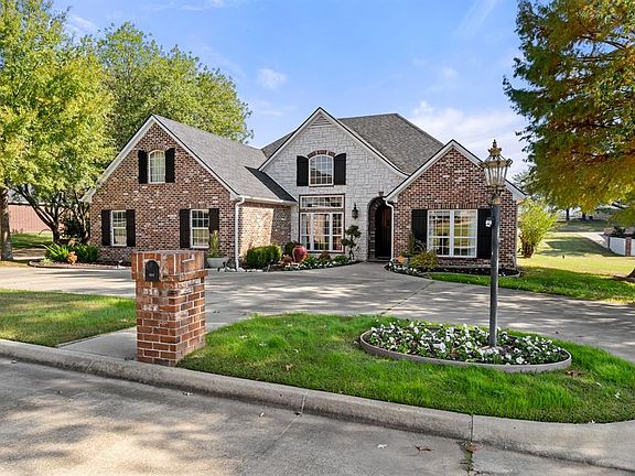 2nd image of 103 Glen Eagles Dr