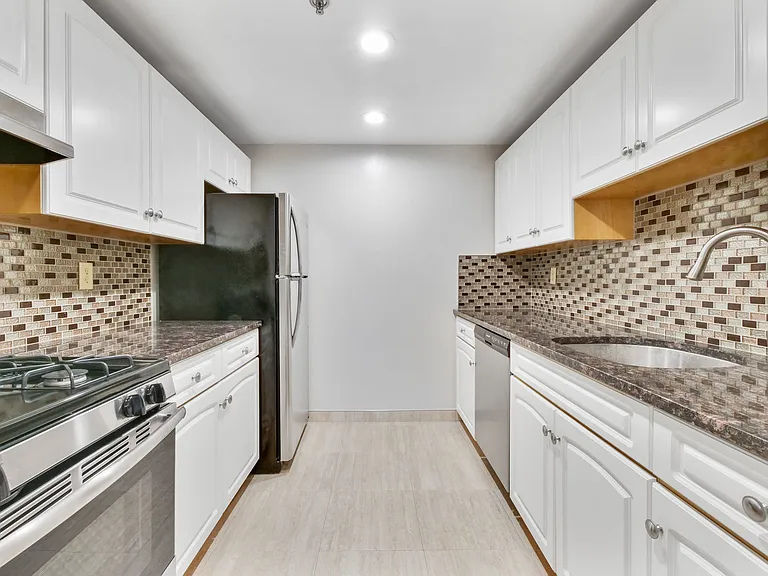 Clinton Square Apartments — Photo 10