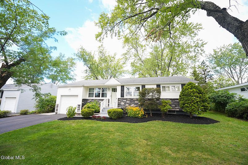 3rd image of 24 Harold Avenue