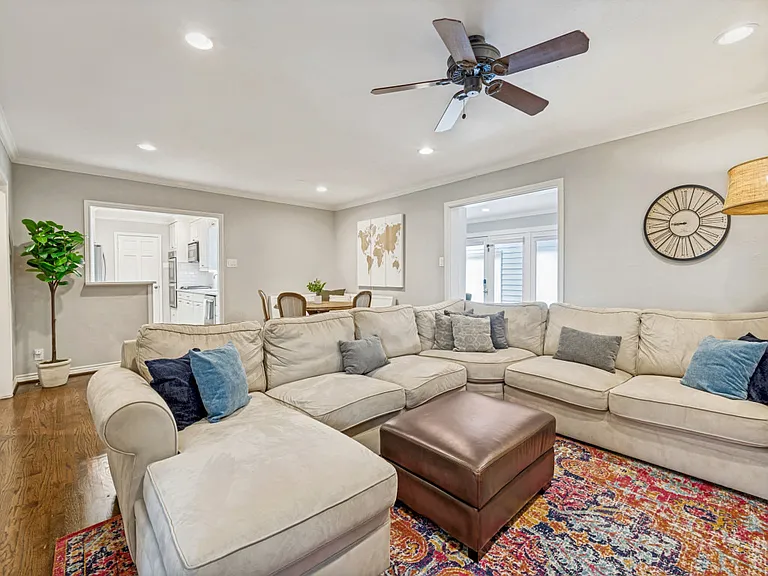 4556 Belclaire Ave — Photo 16