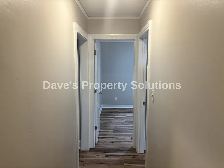 203 Parkwood Ave — Photo 2