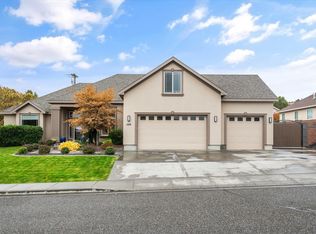 586 Lodi Loop, Richland, WA 99352