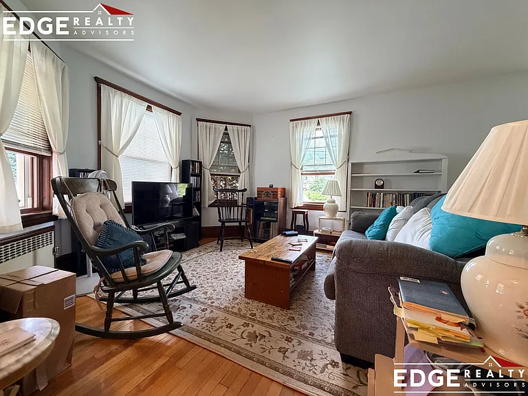 241 Boylston St — Photo 5