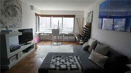 Rented by R New York