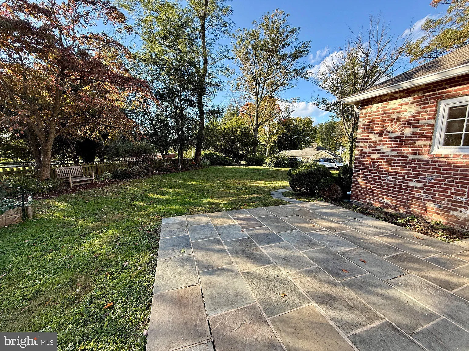 2 bed, 1.0 bath, $4,400 — Photo 2