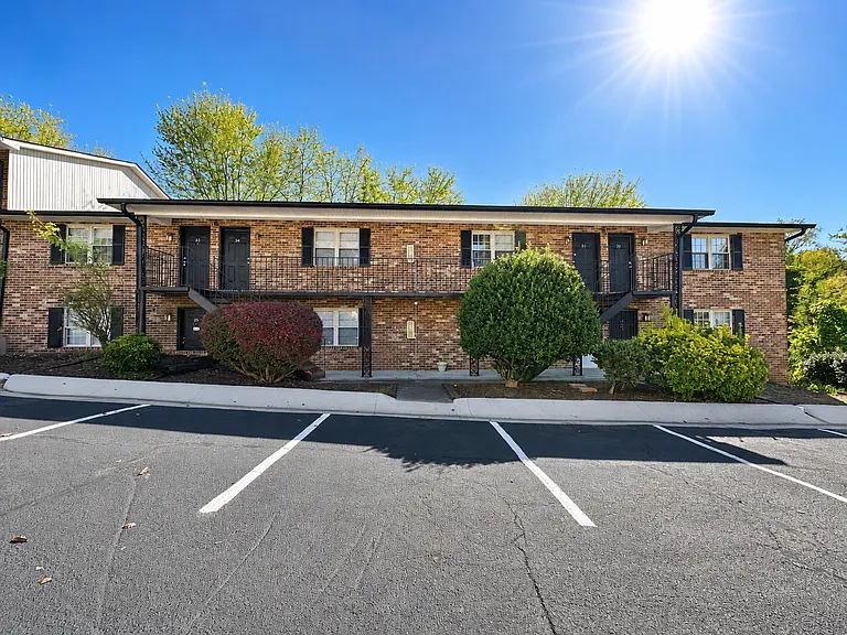 Hickory Hill Apartment Homes — Photo 4
